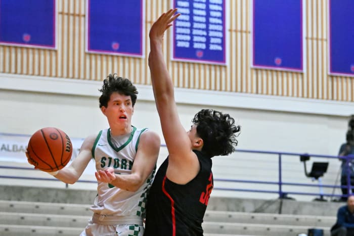 a Summit Mountain View 5A Oregon boys basketball quarterfinal 2024 Leon Neuschwander 2